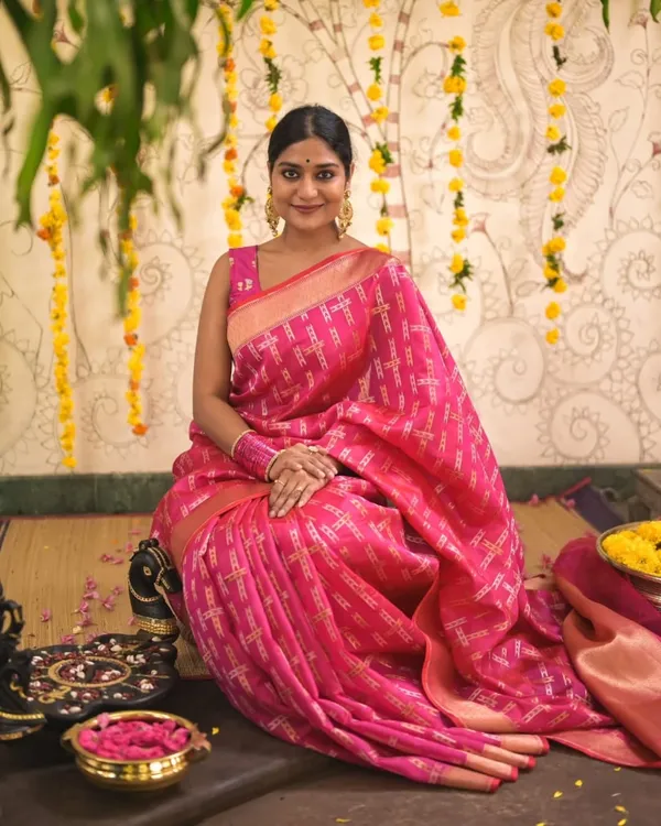 Soft_Banarasi_Lichi_Silk_Saree_with_Unstiched_Blouse_Piece