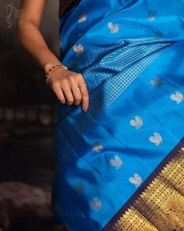 Soft_Lichi_Silk_Saree_with_Unstiched_Blouse_Piece