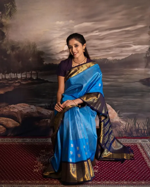 Soft_Lichi_Silk_Saree_with_Unstiched_Blouse_Piece