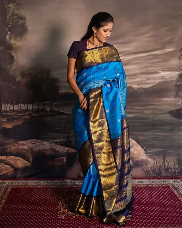 Soft_Lichi_Silk_Saree_with_Unstiched_Blouse_Piece