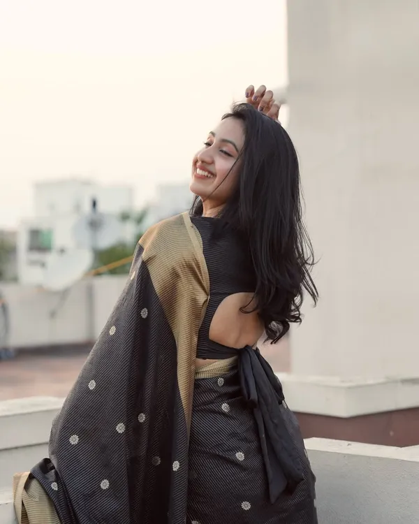 Soft_Banarasi_Lichi_Silk_Saree_with_Unstiched_Blouse_Piece