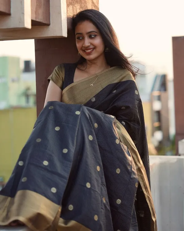 Soft_Banarasi_Lichi_Silk_Saree_with_Unstiched_Blouse_Piece