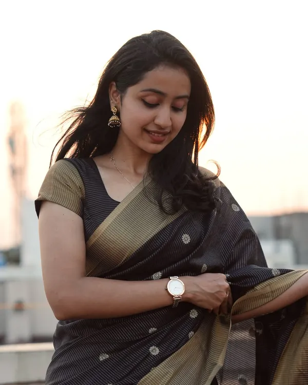 Soft_Banarasi_Lichi_Silk_Saree_with_Unstiched_Blouse_Piece