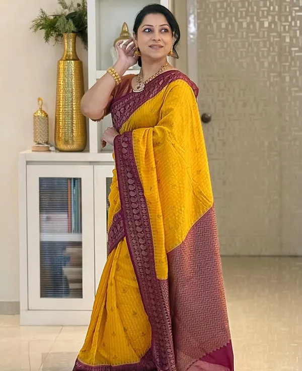 Soft_Banarasi_Lichi_Silk_Saree_with_Unstiched_Blouse_Piece