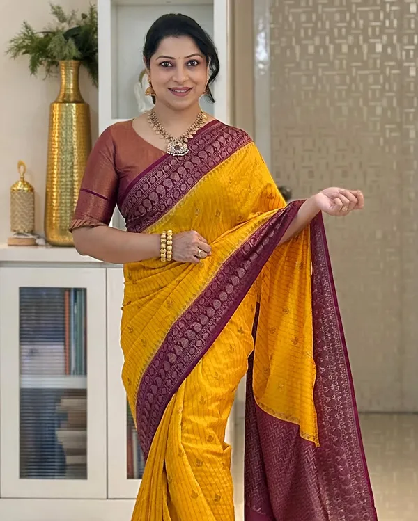 Soft_Banarasi_Lichi_Silk_Saree_with_Unstiched_Blouse_Piece