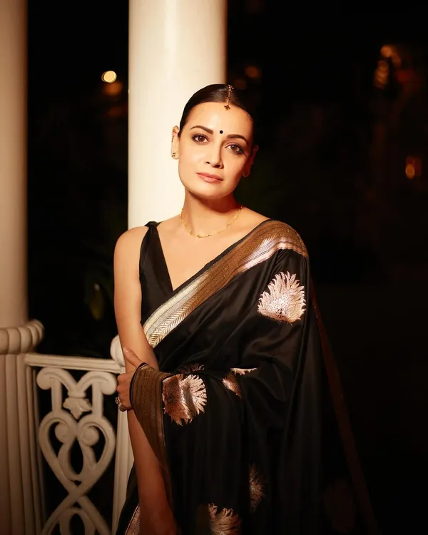 Soft_Banarasi_Lichi_Silk_Saree_with_Unstiched_Blouse_Piece