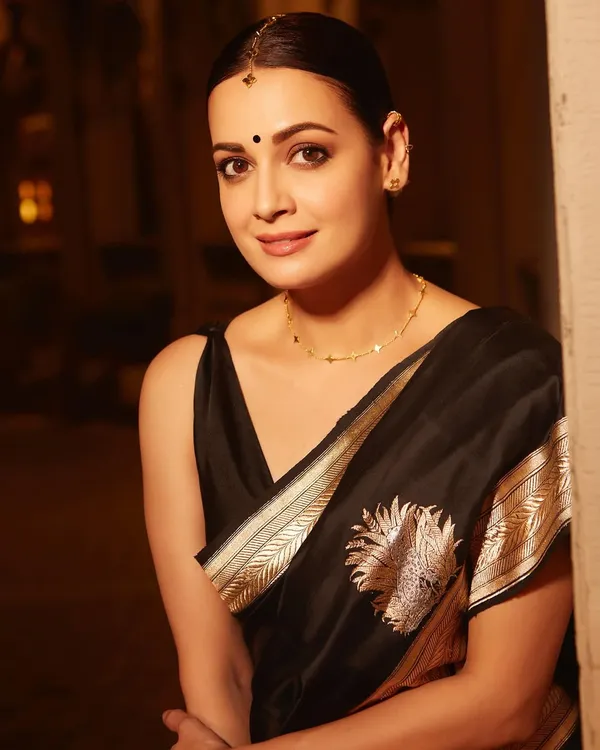 Soft_Banarasi_Lichi_Silk_Saree_with_Unstiched_Blouse_Piece