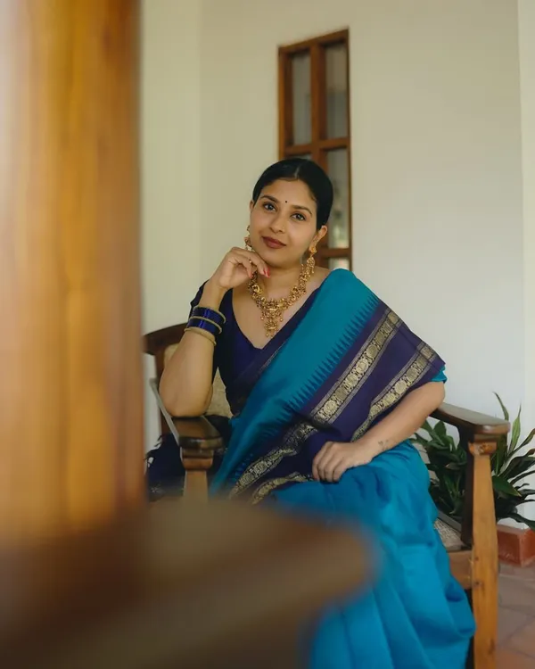 Soft_Banarasi_Lichi_Silk_Saree_with_Unstiched_Blouse_Piece