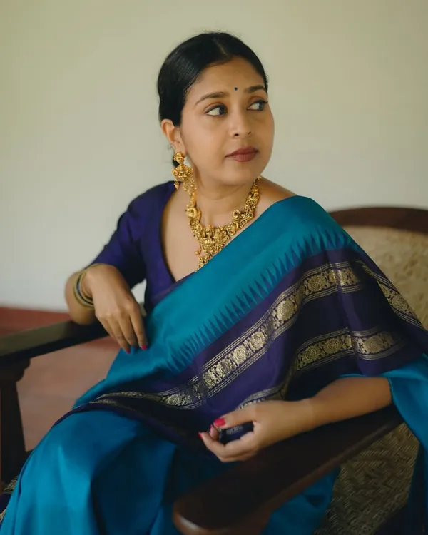 Soft_Banarasi_Lichi_Silk_Saree_with_Unstiched_Blouse_Piece