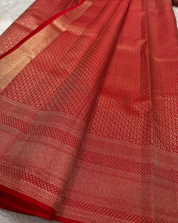 Soft_Lichi_Silk_Saree_with_Unstiched_Blouse_Piece
