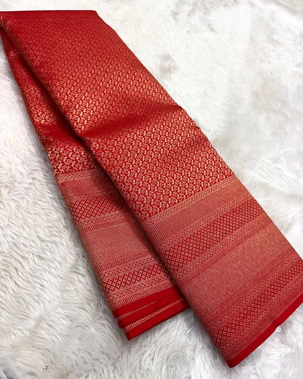 Soft_Lichi_Silk_Saree_with_Unstiched_Blouse_Piece