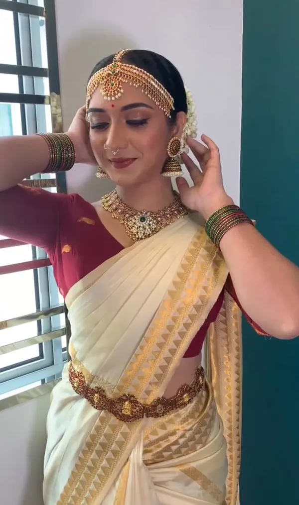 Soft_Lichi_Silk_Saree_with_Unstiched_Blouse_Piece