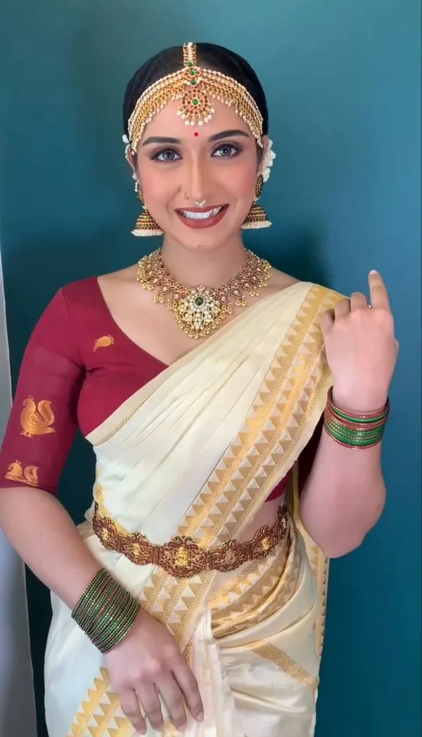 Soft_Lichi_Silk_Saree_with_Unstiched_Blouse_Piece