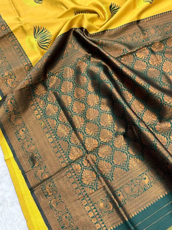 Soft_Lichi_Silk_Saree_with_Unstiched_Blouse_Piece