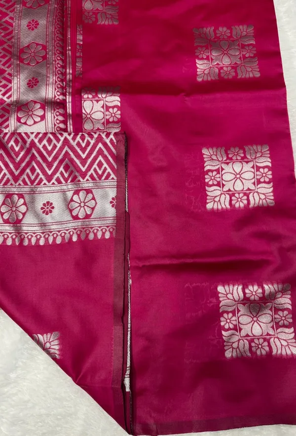 Soft_Banarasi_Lichi_Silk_Saree_with_Unstiched_Blouse_Piece