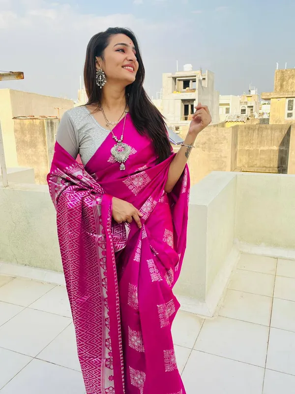 Soft_Banarasi_Lichi_Silk_Saree_with_Unstiched_Blouse_Piece