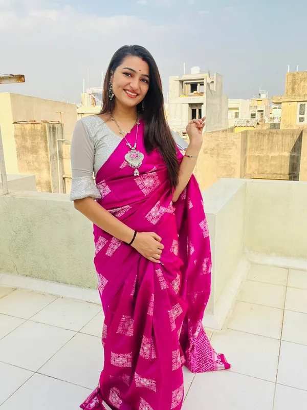 Soft_Banarasi_Lichi_Silk_Saree_with_Unstiched_Blouse_Piece