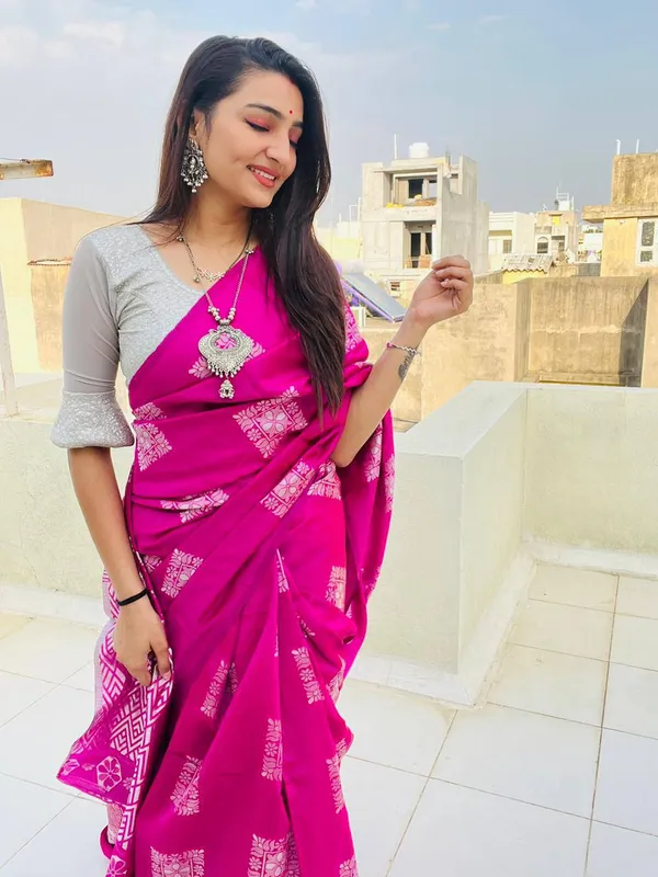 Soft_Banarasi_Lichi_Silk_Saree_with_Unstiched_Blouse_Piece