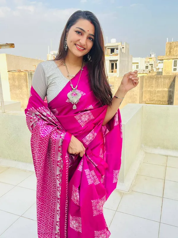 Soft_Banarasi_Lichi_Silk_Saree_with_Unstiched_Blouse_Piece