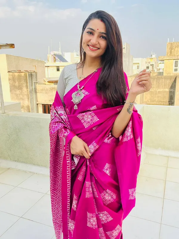 Soft_Banarasi_Lichi_Silk_Saree_with_Unstiched_Blouse_Piece