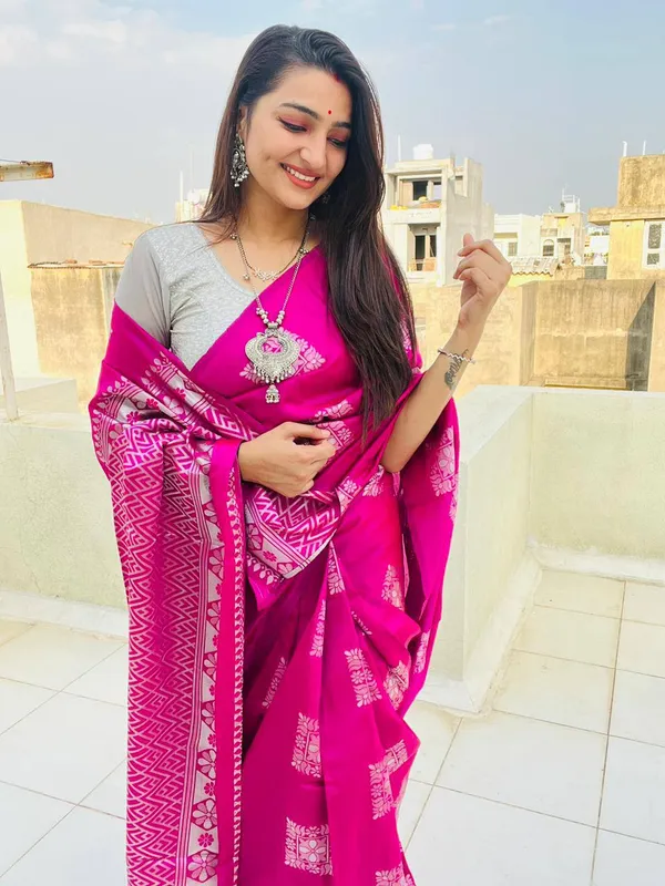 Soft_Banarasi_Lichi_Silk_Saree_with_Unstiched_Blouse_Piece