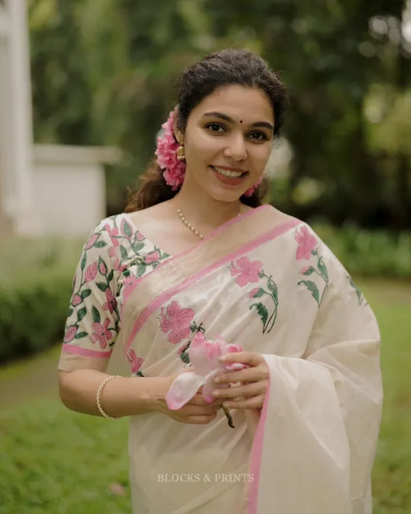 Linen__Saree_(With_Unstitched_Blouse)
