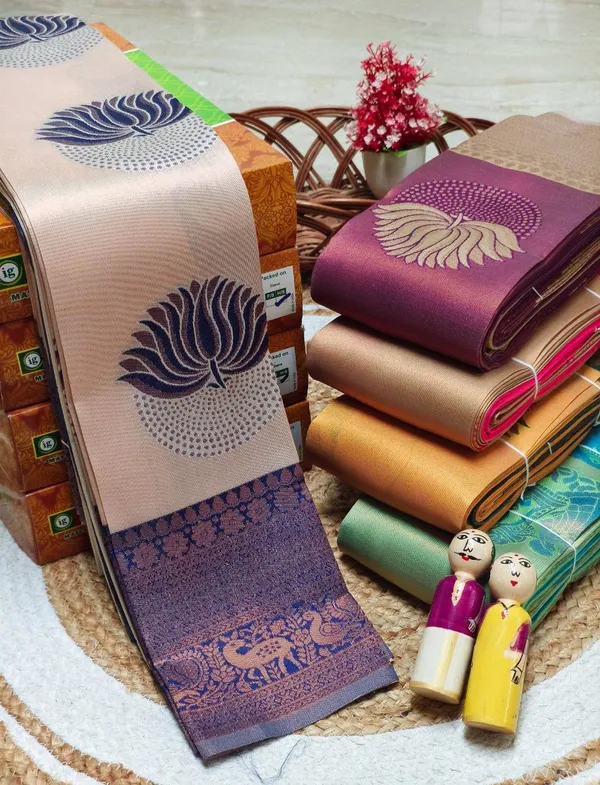 Soft_Lichi_Silk_Saree_with_Unstiched_Blouse_Piece