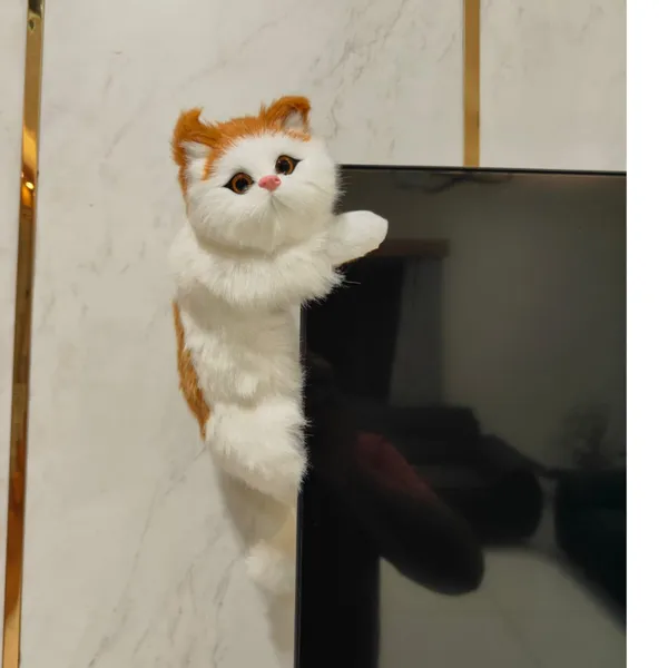White_Climbing_Cat_For_Home_&_Office_Decor