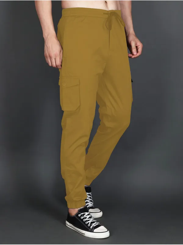 Cream_Cotton_Blend_Slim_Fit_Cargo_Joggers_For_Men