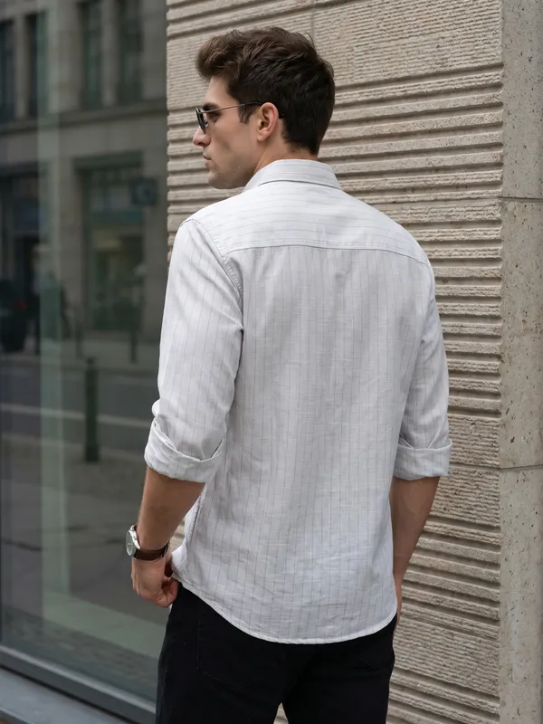Kuons_Avenue_Men’s_Off-White_Base_&_Sky_Blue_Striped_Linen_Cotton_Casual_Shirt