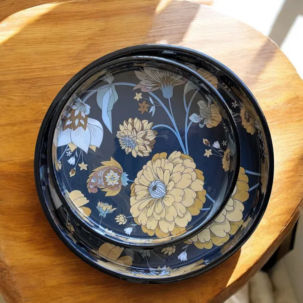 Elegant_Floral_Round_Serving_Tray_Set_–_Black_&_Gold_(Set_of_2)
