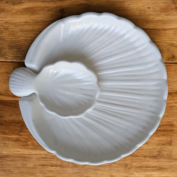 Elegant_Shell-Shaped_Ceramic_Chip_&_Dip_Platter_–_26x24x3.5_cm