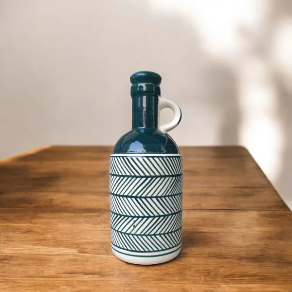 Handcrafted_Ceramic_Oil_Dispenser_Bottle_–_1000ml_|_Herringbone_Pattern