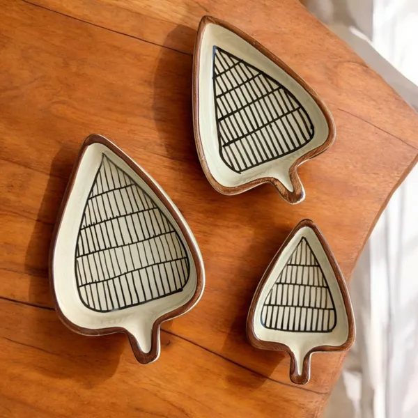 Leaf-Shaped_Ceramic_Serving_Bowls_(Set_of_3)_–_Elegant_Multipurpose_Bowls_for_Snacks,_Salads,_Dips_&_More_–_Microwave_and_Dishwasher_Safe