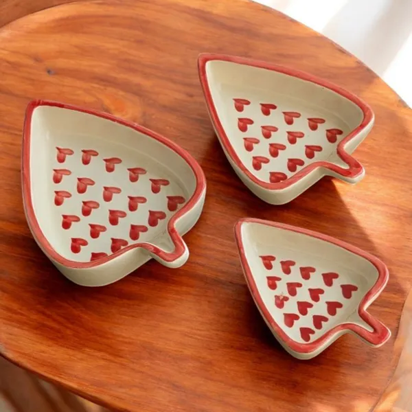 Leaf-Shaped_Ceramic_Serving_Bowls_(Set_of_3)_–_Elegant_Multipurpose_Bowls_for_Snacks,_Salads,_Dips_&_More_–_Microwave_and_Dishwasher_Safe