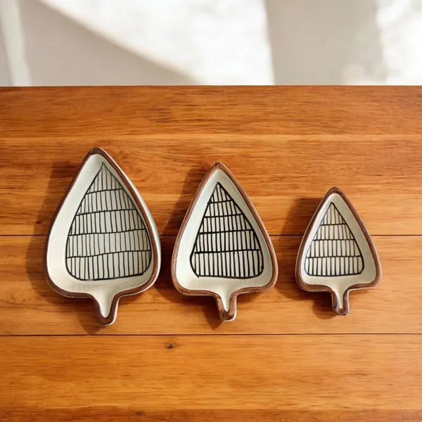 Leaf-Shaped_Ceramic_Serving_Bowls_(Set_of_3)_–_Elegant_Multipurpose_Bowls_for_Snacks,_Salads,_Dips_&_More_–_Microwave_and_Dishwasher_Safe