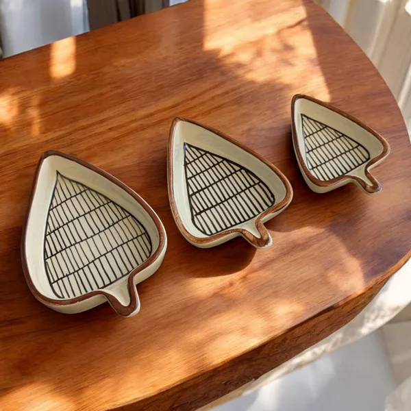 Leaf-Shaped_Ceramic_Serving_Bowls_(Set_of_3)_–_Elegant_Multipurpose_Bowls_for_Snacks,_Salads,_Dips_&_More_–_Microwave_and_Dishwasher_Safe