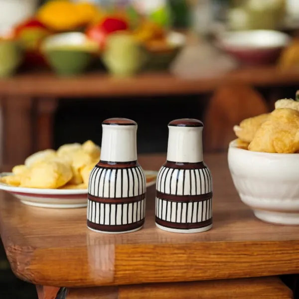 Madarks_Handcrafted_Ceramic_Spice_Shakers_-_Striped_Design_(Set_of_2)
