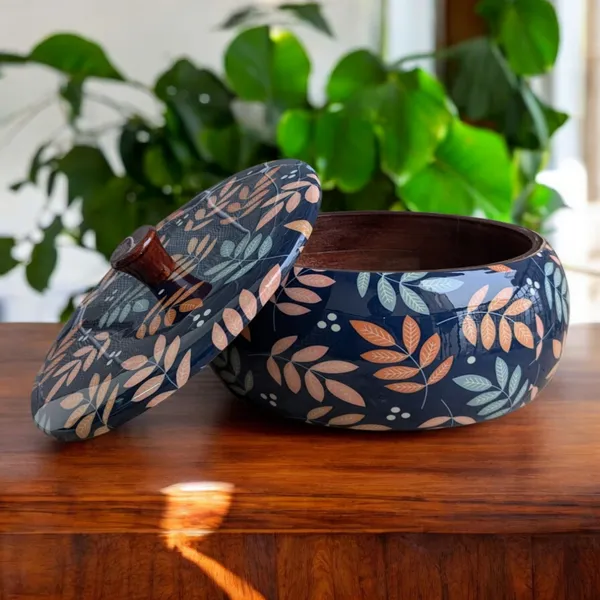 Madarks_Handcrafted_Wooden_Roti_Box_with_Elegant_Leaf_Design_–_8-Inch_Diameter