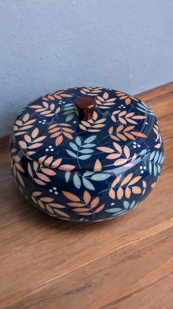 Madarks_Handcrafted_Wooden_Roti_Box_with_Elegant_Leaf_Design_–_8-Inch_Diameter