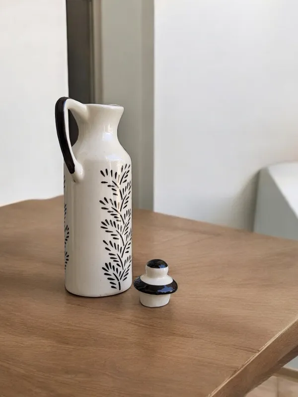 Madarks_Handmade_Ceramic_Oil_Dispenser_Bottle_-_300_ml_(10_oz)_Microwave-Safe_with_Hand-Painted_Palm_Design,_Ideal_for_Cooking_Oil,_Vinegar,_and_Syrups_-_Stylish_Black_&_Off-White_Kitchen_Decor