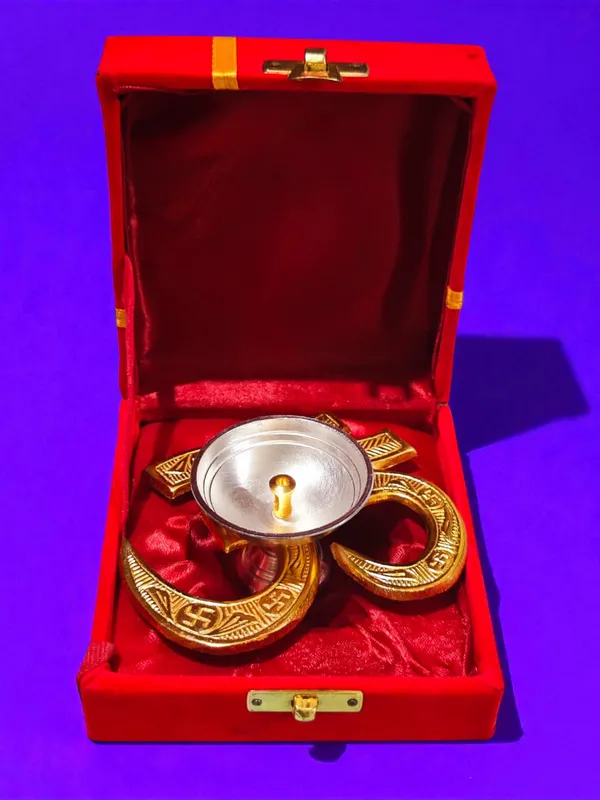 Traditional_Swastik_and_Om_Brass_Diya_with_Velvet_Box_for_Pooja,_Diwali,_Return_Gift_(Om_Diya)