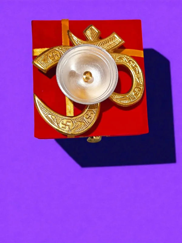 Traditional_Swastik_and_Om_Brass_Diya_with_Velvet_Box_for_Pooja,_Diwali,_Return_Gift_(Om_Diya)