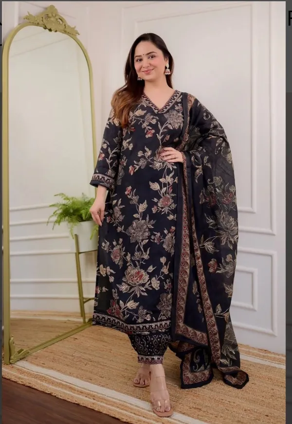 Elegant_Black_Floral_Embroidered_Kurta_Set_With_Dupatta-Molisha_Party_Collection
