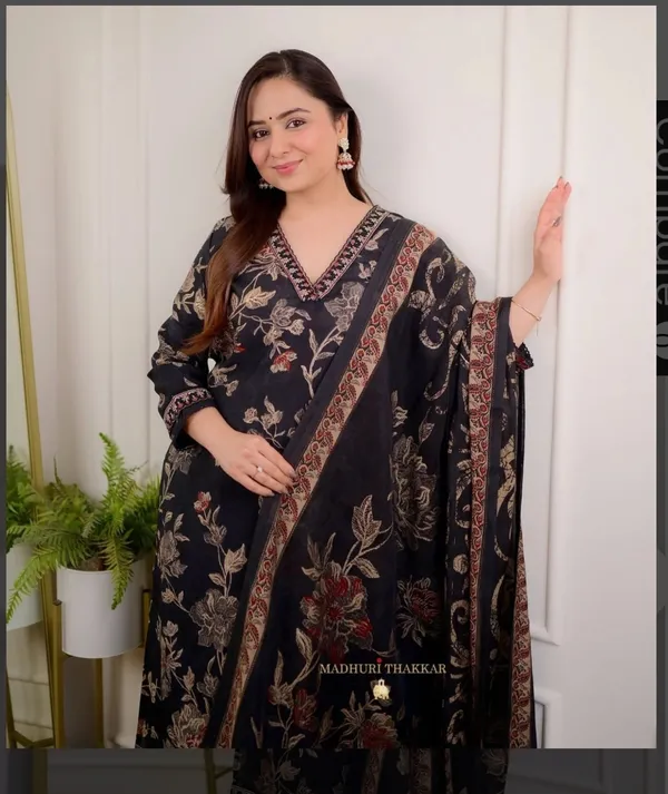 Elegant_Black_Floral_Embroidered_Kurta_Set_With_Dupatta-Molisha_Party_Collection