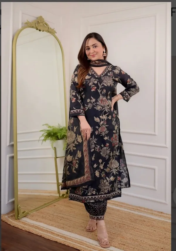 Elegant_Black_Floral_Embroidered_Kurta_Set_With_Dupatta-Molisha_Party_Collection