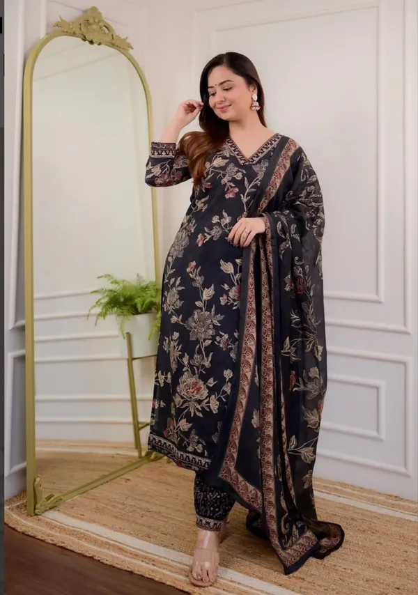 Elegant_Black_Floral_Embroidered_Kurta_Set_With_Dupatta-Molisha_Party_Collection