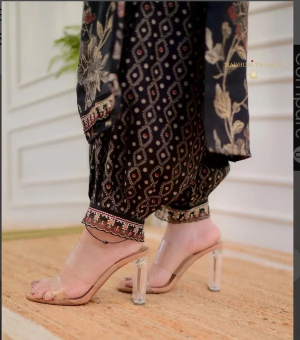 Elegant_Black_Floral_Embroidered_Kurta_Set_With_Dupatta-Molisha_Party_Collection