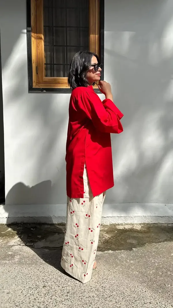 Elegant_Heavy_Cotton_Flex_Kurta_&_Farshi_Salwar_Set_with_Intricate_Embroidery