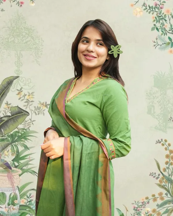 Khadi_Cotton_Embroidered_Kurti_&_Pants_Set_with_Pure_Linen_Weaved_Butta_Dupatta